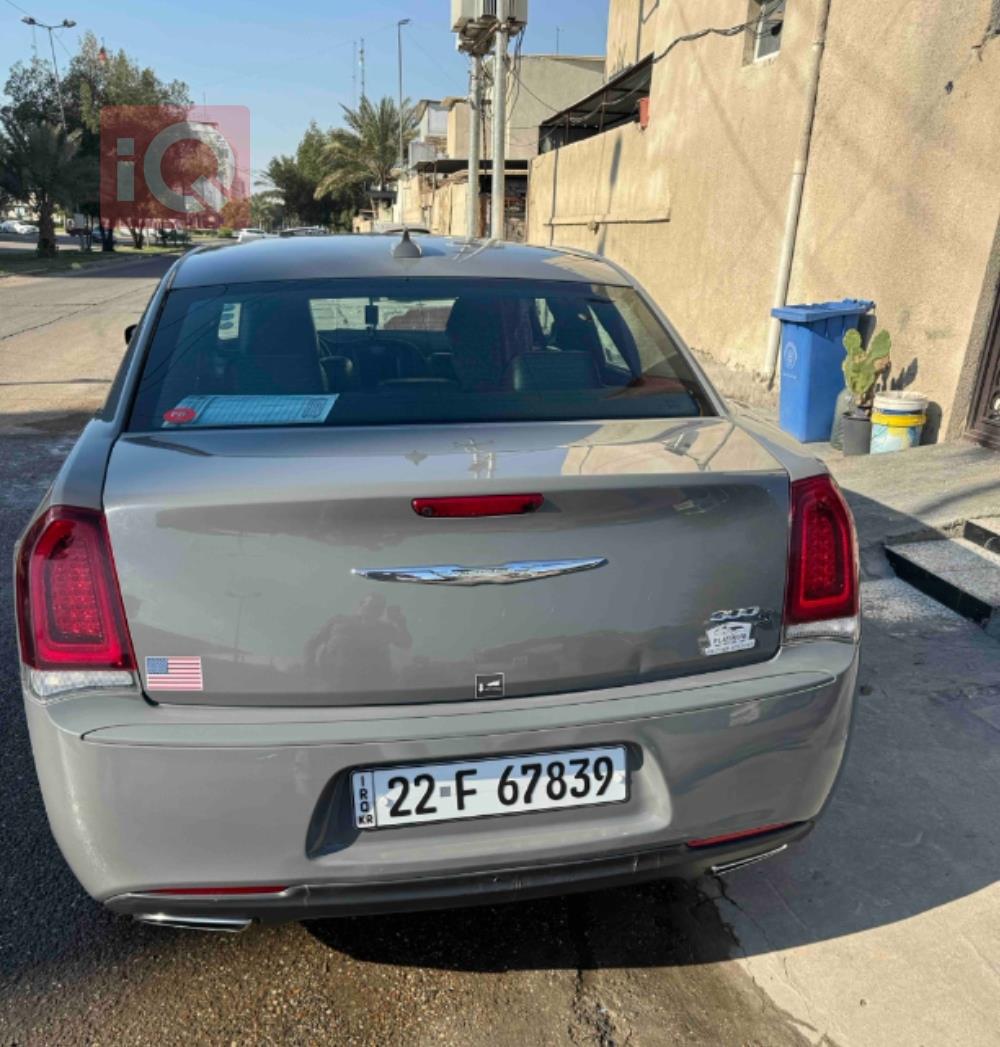 کرایسلەر 300